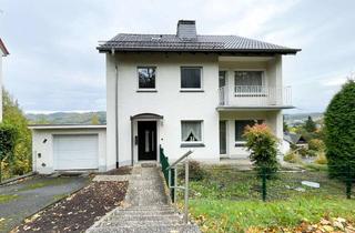Haus kaufen in Stadtbruch 21, 59821 Arnsberg, Geräumiges Familienhaus mit drei Balkonen, riesigem Grundstück, Scheune und einer Garage in Arnsberg