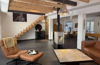 Doppelhaushälfte kaufen in 57223 Kreuztal, Neu saniertes Gebäude mit Innenhof + vermietete Doppelhaushäfte + 120 qm Ausbaupotential