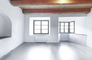 Wohnung kaufen in 83308 Trostberg, Drei Wohnungen, viele Möglichkeiten –Altstadtflair mit Investitionscharme