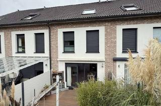 Anlageobjekt in Holmer Straße 20 b, 22880 Wedel, 141 m², 5 Zimmer, 3 Bäder - modernes, zeitloses Reihenhaus mit KfW-70 Energiestandard