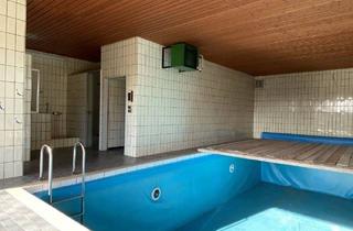 Haus kaufen in 78669 Wellendingen, Wellendingen - Zweifamilienhaus mit großzügigem Hallenanbau und eigenem Wellnessbereich