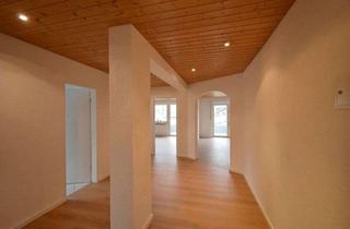 Wohnung kaufen in 83026 Happing, Modernisierte 2,5-Zimmerwohnung mit Südostbalkon, Garage und Einbauküche