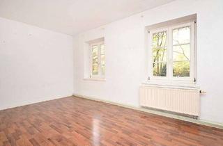 Wohnung kaufen in 31139 Hildesheim, Renovierungsbedürftige 2,5-Zimmer-Eigentumswohnung im Hildesheimer Wald!