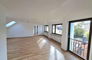 Wohnung mieten in Am Singrün, 93047 Innenstadt, Hell, zentral, saniert! 2-Zi-Dachgeschosswhg mit Balkon, Küche, Garage