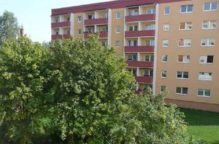 Wohnung mieten in Waldenburger Straße 3e, 09212 Limbach-Oberfrohna, Großzügiges Wohnzimmer mit Balkon!