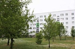 Wohnung mieten in Humboldtstraße, 39387 Oschersleben, Familienfreundliche 4-Raum-Wohnung mit Balkon und Wanne