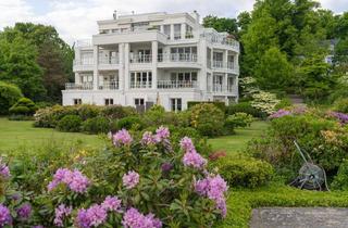 Wohnung kaufen in 22605 Othmarschen, Juwel direkt an der Elbe: Exklusive Maisonette mit 3 Balkonen, 3 Terrassen & großem Garten