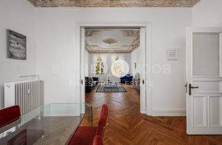 Wohnung kaufen in 20144 Harvestehude, Großzügige Altbauwohnung in begehrter Lage von HH-Harvestehude