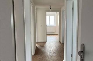 Wohnung mieten in Wäldenbronner Str. 19, 73732 Esslingen, Renovierte 4-Zimmer-Dachgeschoss-Wohnung 66/77m²