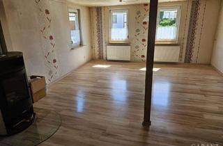 Haus kaufen in 72145 Hirrlingen, Zweifamilienhaus mit großem Garten und Scheune in zentraler Lage