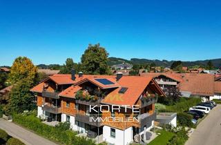 Wohnung kaufen in 87534 Oberstaufen, Alpiner Wohntraum über den Dächern von Oberstaufen im Allgäu mit zwei Balkonen und Hochgratblick