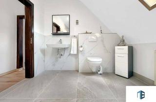 Haus kaufen in 67744 Hoppstädten, Modernisiertes Zweifamilienhaus über 272 qm & 6 Stellplätzen - Mehrgenerationentraum in Hoppstädten