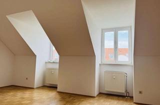 Wohnung kaufen in 93051 Kumpfmühl-Ziegetsdorf-Neuprüll, ***Gemütliche 2-Zimmer Dachgeschoss Wohnung in ruhiger Lage***