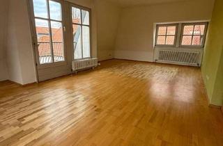 Wohnung kaufen in 97209 Veitshöchheim, Charmante Wohnung in Veitshöchheim – Wohnen am Schlossgarten mit bester Lage und Ausstattung