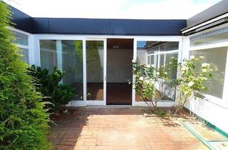 Einfamilienhaus kaufen in 33615 Bielefeld, Bielefeld - Bungalow mit Atrium, kleinem Garten und Freisitz nähe der Universität