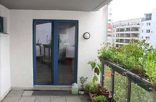 Wohnung kaufen in Alte Jakobstraße 77a, 10179 Mitte, vermietetes Studio in Mitte mit großer Terrasse und Blick auf Fernsehturm als Kapitalanlage