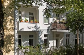 Wohnung kaufen in 10318 Karlshorst, Helle 3-Zimmer-Wohnung im Altbau mit grünem Ausblick & Loggia