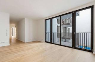 Wohnung kaufen in Senefelderstraße 21, 10437 Prenzlauer Berg, 4-Zimmer mit Süd-Balkon in Prenzlauer Berg