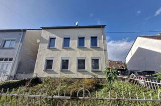 Einfamilienhaus kaufen in 66787 Wadgassen, Freistehendes Einfamilienhaus mit viel Potenzial in zentraler Lage