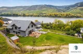 Einfamilienhaus kaufen in 55413 Niederheimbach, Wohnen mit Rheinblick: Luxuriöses KfW-55-Haus mit 283 m² Wohnfläche, Sauna, Kamin & Smart Home!