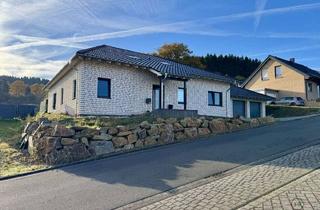 Haus mieten in 53940 Hellenthal, SELTENHEIT! Bungalow mit 4 Zimmern, großen Garten & Doppelgarage