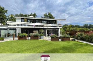 Villa kaufen in 70599 Schönberg, Zeitlose Eleganz: Architektenvilla von Paul Stohrer mit musikalischem Flair