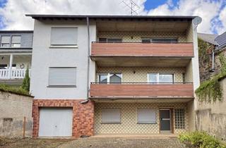 Haus kaufen in 56642 Kruft, Großes Wohnhaus mit Potenzial: Zwei Garagen, zwei Balkone & vielseitig nutzbare Scheune