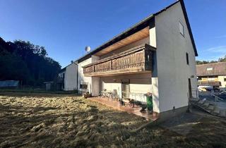 Haus kaufen in 91235 Hartenstein, Zweifamilienhaus mit Perspektive: 198 m² Wfl., DG-Potenzial, 817 m² Grund