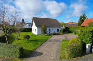 Haus kaufen in 54552 Darscheid, Darscheid - RESERVIERT Freistehendes Haus (ehemalige Arztpraxis mit Wohneinheit) auf schönem Grundstück mit Parkplätzen und Garage in Darscheid RESERVIERT