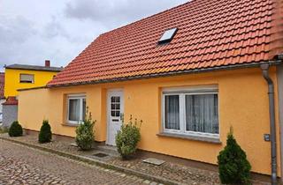 Haus kaufen in 17154 Neukalen, Neukalen - Reihenendhaus mit Garagen und Innenhof