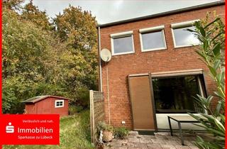 Haus kaufen in 23569 Kücknitz, Sanierungsbedürftiges Reihenendhaus in Kücknitz