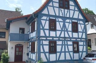 Haus kaufen in 61381 Friedrichsdorf, PLATZWUNDER: Charmantes Haus in naturnaher Lage von Friedrichsdorf