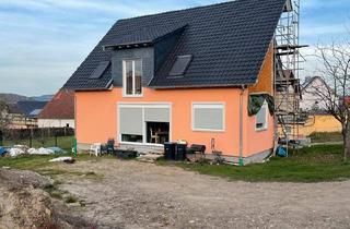 Einfamilienhaus kaufen in 07768 Kahla, Kahla - Haus in ruhiger Lage mit großem Nebengebäude