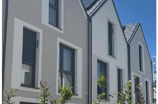 Haus kaufen in 93096 Köfering, Köfering - Ihr neues Zuhause mit Stil - Premium REH bei Regensburg