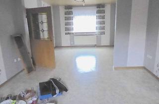 Haus kaufen in 56414 Oberahr, Saniertes Zweifamilienhaus mit Garten und Garage