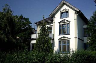 Wohnung mieten in Manhagener Allee 25, 22926 Ahrensburg, Stilvolle Dachgeschosswohnung (85 m²) im Ahrensburger Villenviertel