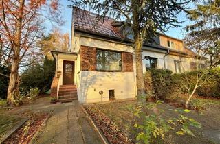Doppelhaushälfte kaufen in 12589 Berlin, Charmante Doppelhaushälfte mit großem Garten und Potenzial – Wohnen im Altbau mit Wohlfühlcharakter