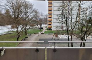 Wohnung kaufen in Friedrich-Ebert-Str. 13, 71067 Sindelfingen, 4-Zimmer-Wohnung mit Balkon, Garage und EBK in Sindelfingen