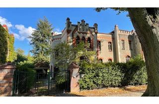 Villa kaufen in 12205 Lichterfelde, “Burg-Villa“ von Gustav Lilienthal in der Villenkolonie Lichterfelde