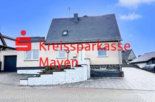 Einfamilienhaus kaufen in 56727 Mayen, Renoviertes Einfamilienhaus m. Terrasse, Garten, Garage u. Stellplätzen