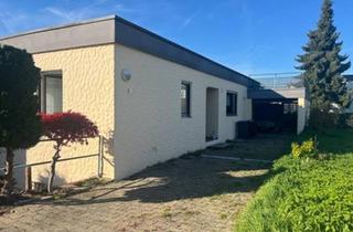 Haus kaufen in 73087 Bad Boll, Bad Boll - renovierungsbedürftige BUNGALOW DHH mit Garage und Stellplatz