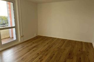 Wohnung mieten in Schladebacher Straße 84, 06231 Bad Dürrenberg, Mit Balkon und neu saniert!