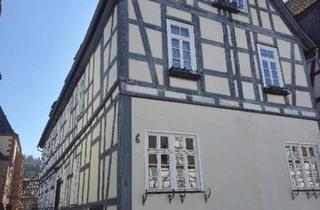 Wohnung mieten in Marktplatz, 63654 Büdingen, 2-Zimmer-Altbauwohnung direkt am Marktplatz von Büdingen – Einbauküche inklusive