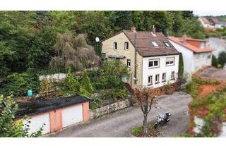 Haus kaufen in 67714 Waldfischbach-Burgalben, +++ Für Handwerker im Ortszentrum: Geräumiges 2-3 Familienhaus mit Balkon, überdachtem Freisitz, ...