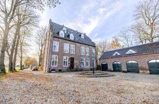 Wohnung kaufen in 47533 Kleve, Kleve - Dachgeschosswohnung in denkmalgeschützter Burg in Emmerich Praest