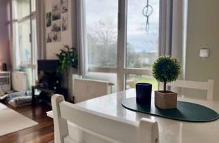 Wohnung kaufen in Offenbacher Straße 23, 63128 Dietzenbach, Wohnidylle im Erdgeschoss mit Terrasse und Blick auf die Grünanlage.