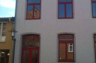 Wohnung mieten in Steinstr., 17139 Malchin, Charmante 3-Zimmer-Dachgeschosswohnung in zentraler Lage mit Einbauküche