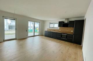 Wohnung mieten in Blumenstraße 14, 94486 Osterhofen, Traumhaftes Wohnen: 3-Zimmer-Erdgeschosswohnung mit Terrasse und Grünfläche in Osterhofen