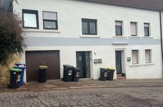 Haus kaufen in 66839 Schmelz, Vermietetes 3-Familienhaus mit großem Grundstück in Schmelz zu verkaufen