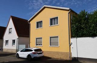 Haus kaufen in Wilhelm-Leuschner-Straße 11, 68623 Lampertheim, Leerstehendes 2-FH mit PV-Anlage & Entwicklungspotenzial in attraktiver Lage von Lampertheim-Hofheim